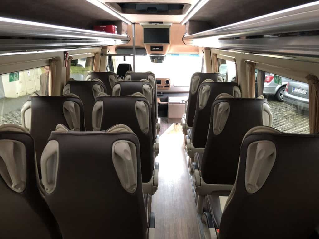 Nowy Minibus na wynajem, wnętrze Mercedes-Benz Sprinter VIP