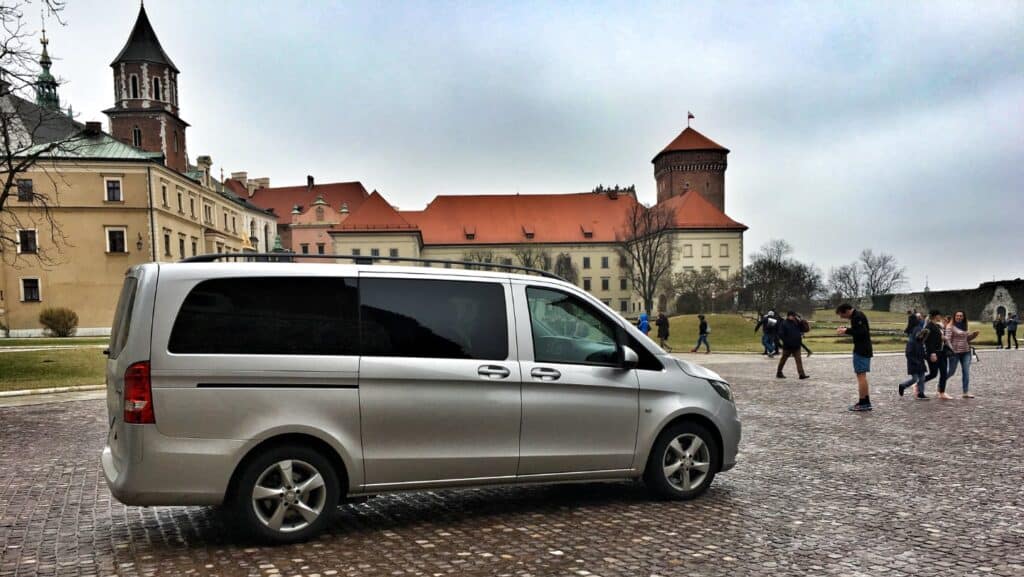 Minivan z profesjonalnym kierowcą na wynajem, Mercedes-Benz Vito wycieczka Wawel Kraków